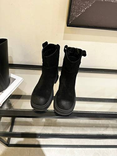 Picture of UGG Shoes Women _SKUfw147794845fw